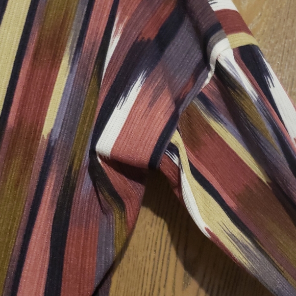 🌼New boutique Abstract print top - Picture 7 of 9